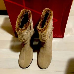 Ladies Suede Wedge Bootie Faux Fur nwot